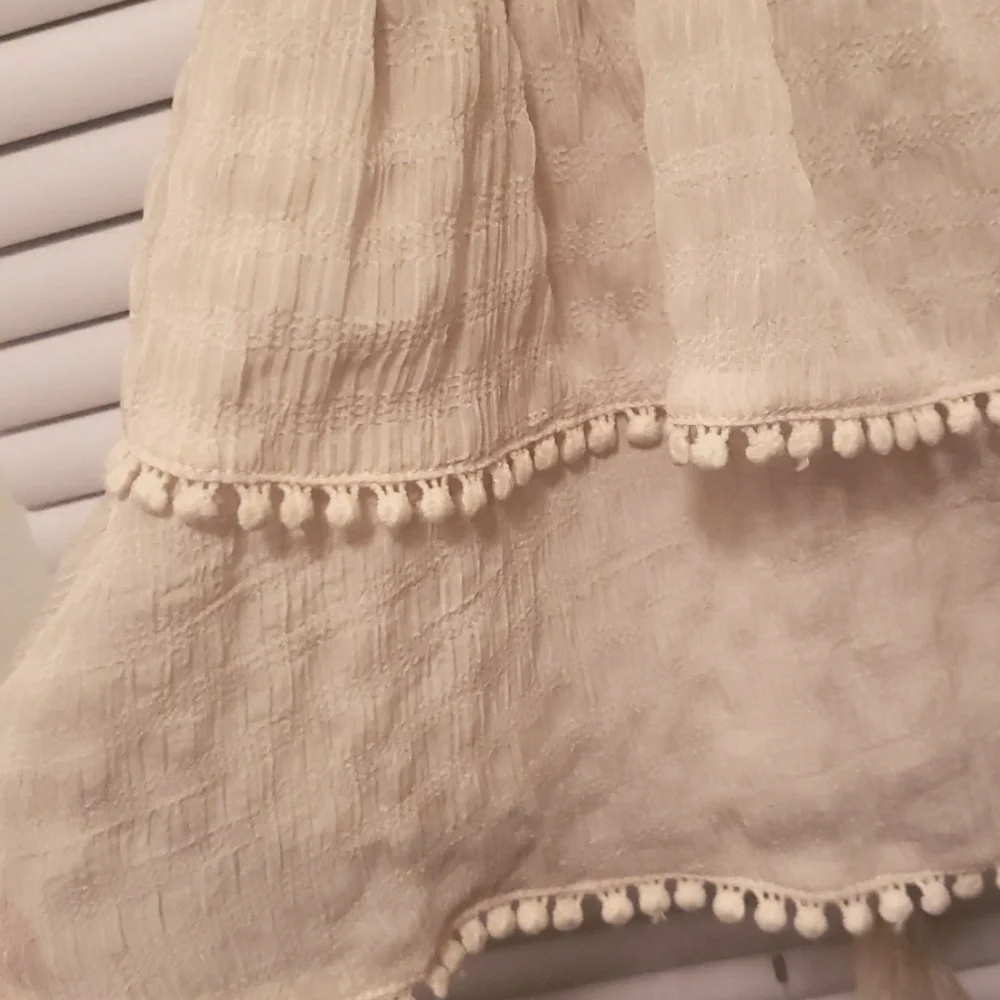 M Fab'rik Ruffle Hem V-Neck Crop Top in Fresh White Summer - Picture 3 of 5